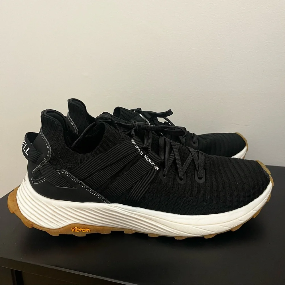 Men’s Merrell 10.5 Vibram Black and White Slip-On Sneakers - Picture 2 of 5